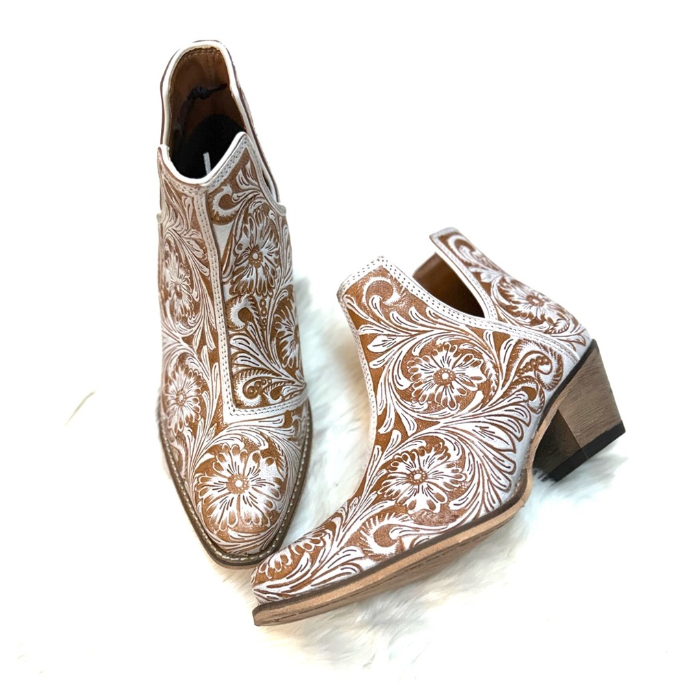 NWT 🌟 Western Hand-Tooled Booties In Ivory - Picture 3 of 10